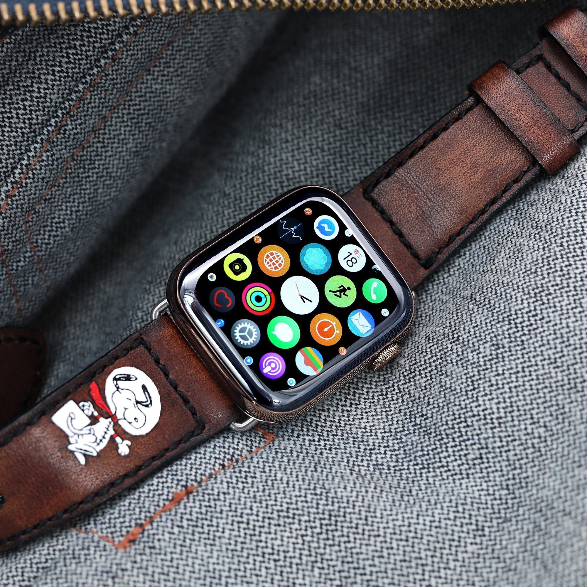 louis v 44mm apple watch case band men