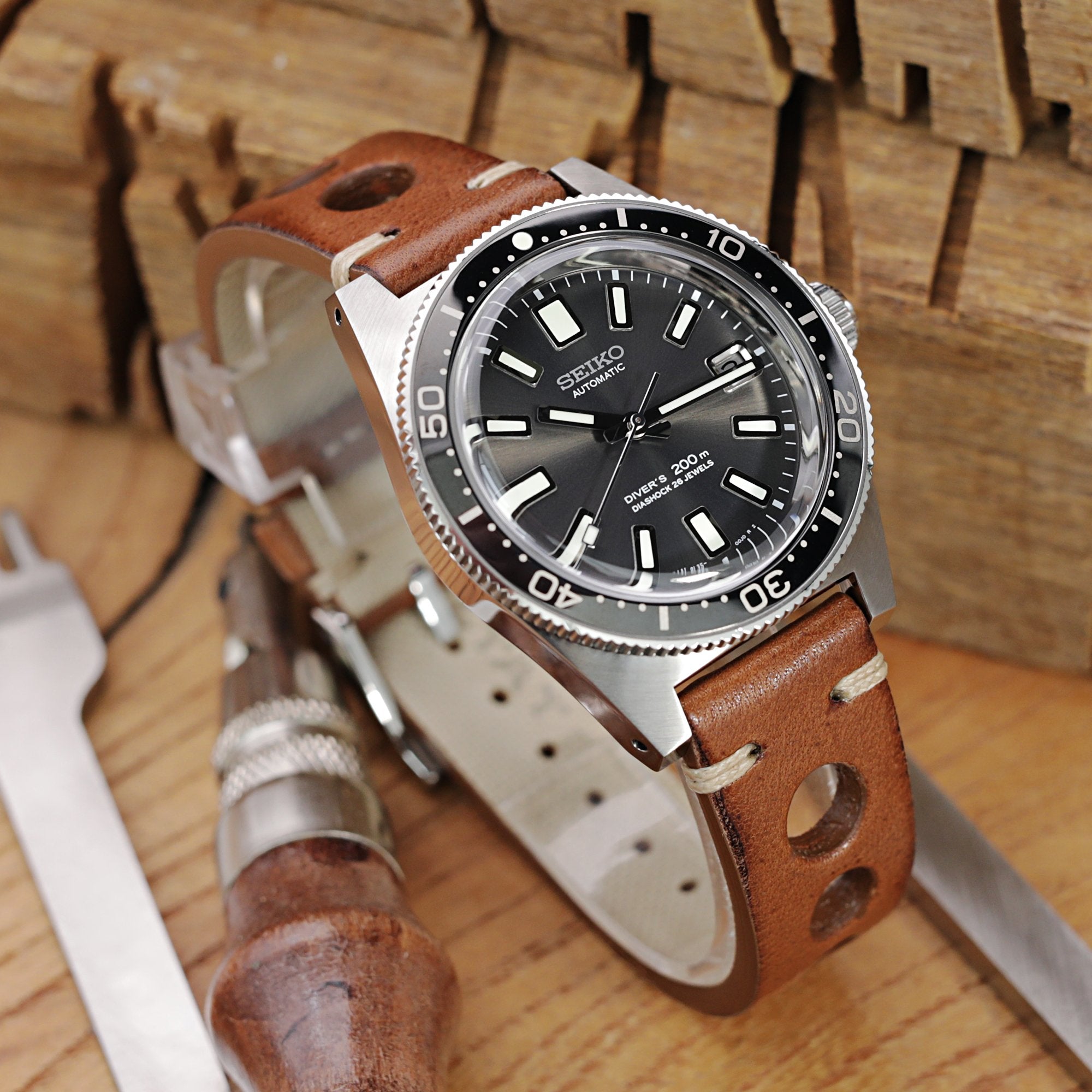 Watch Straps: Luxury Leather, Metal, Military & Dive Watch Bands