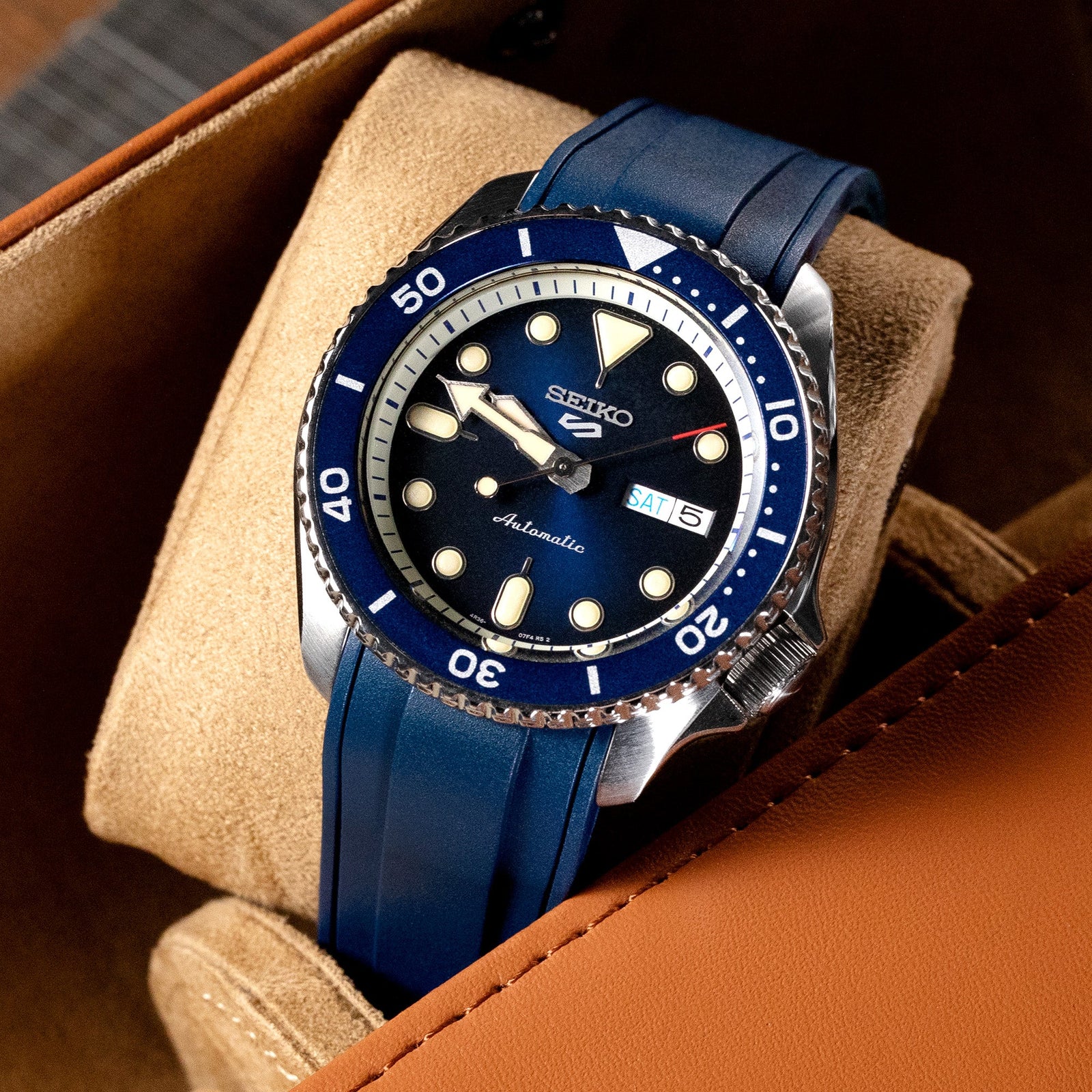 Seiko 5 blue dial best sale leather strap